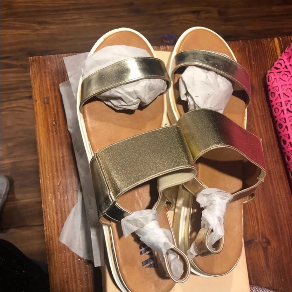 Sandals - Picture 2 of 5
